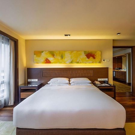 Hyatt Regency Kinabalu Hotel Кота Кинабалу Екстериор снимка