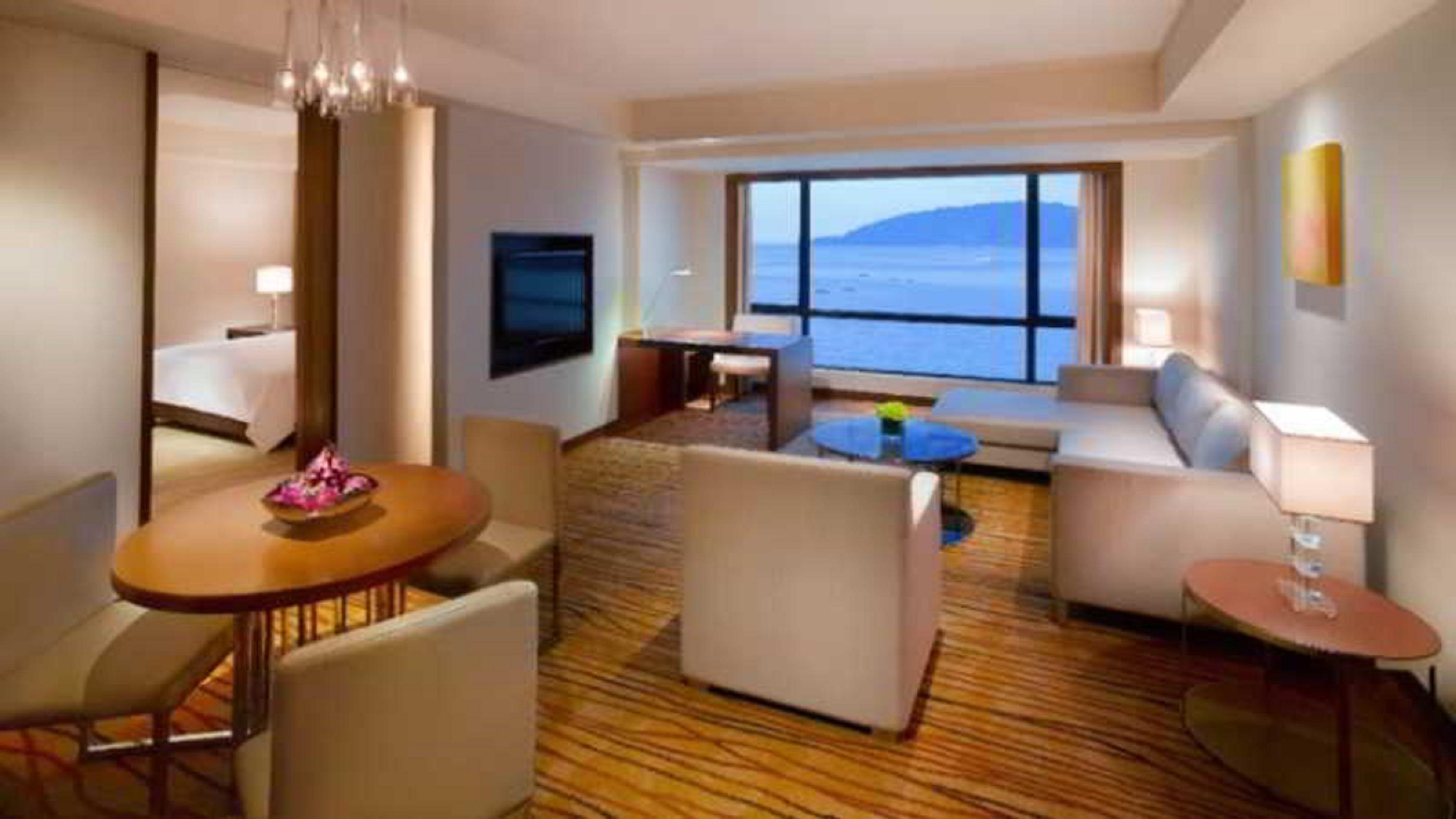 Hyatt Regency Kinabalu Hotel Кота Кинабалу Екстериор снимка A suite at the Westin Nanjing