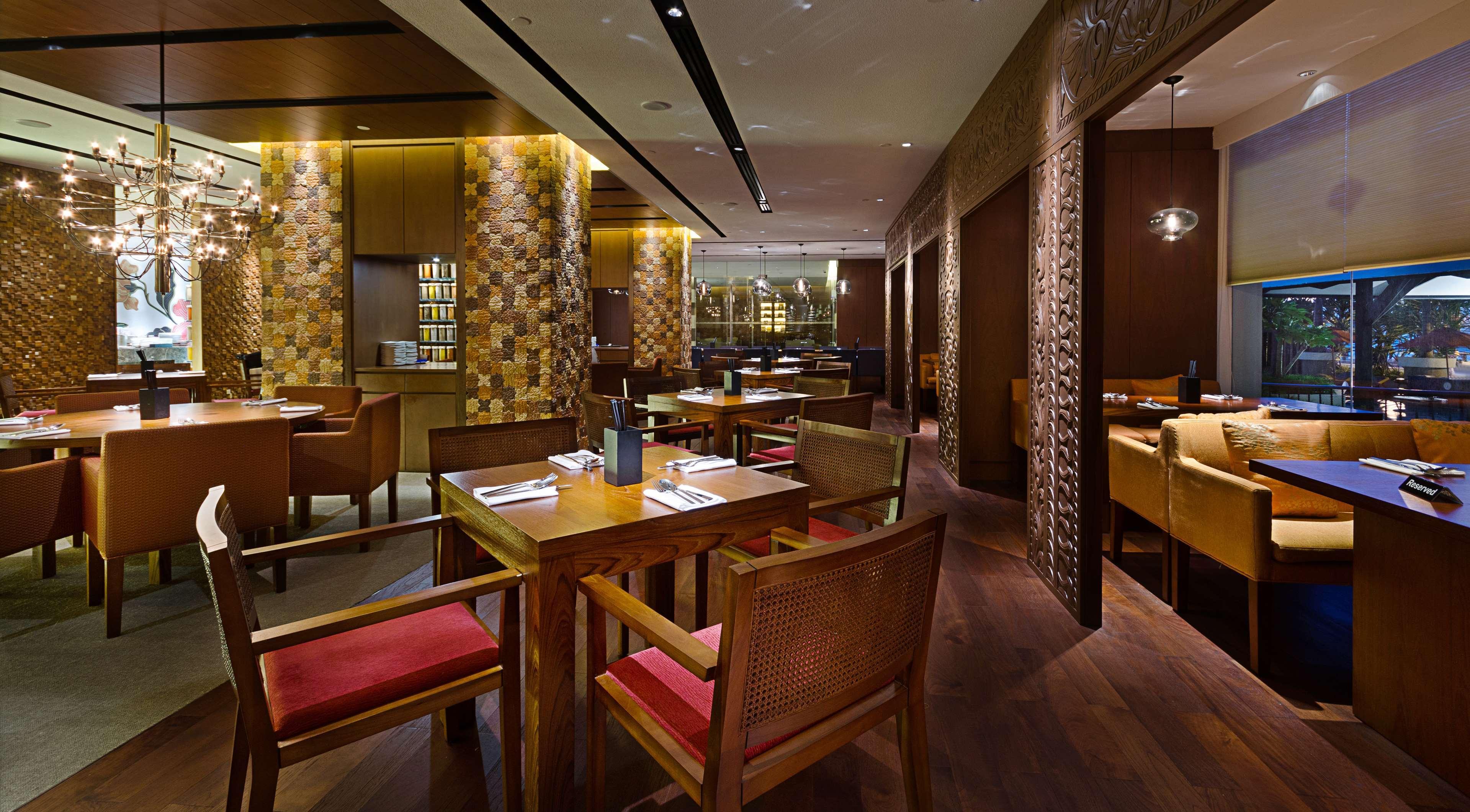 Hyatt Regency Kinabalu Hotel Кота Кинабалу Екстериор снимка The interior of a restaurant in Singapore