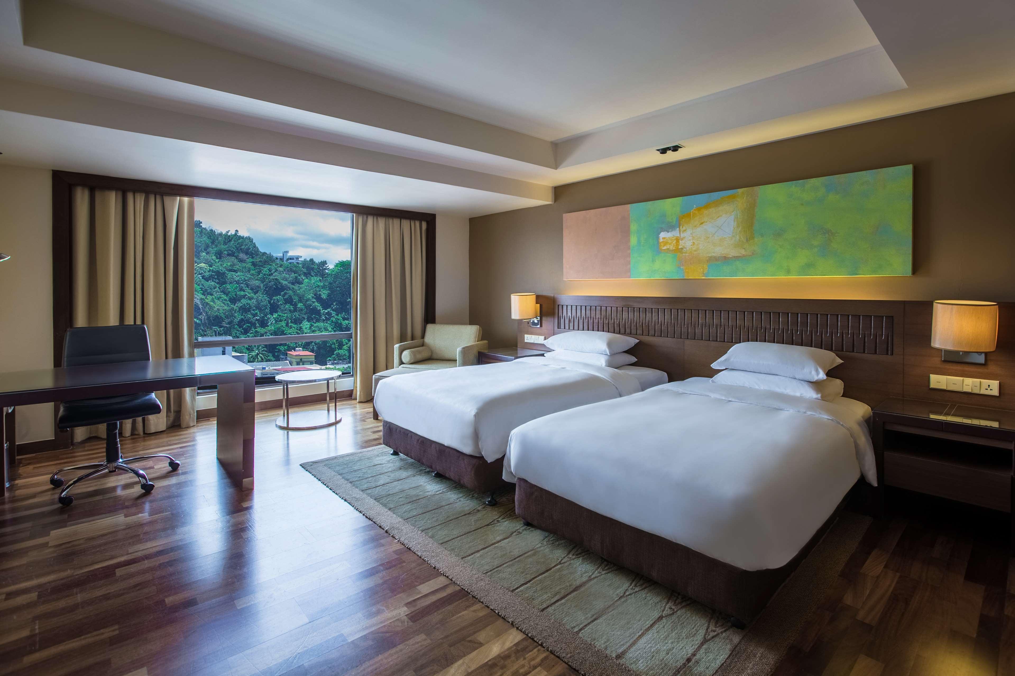 Hyatt Regency Kinabalu Hotel Кота Кинабалу Екстериор снимка