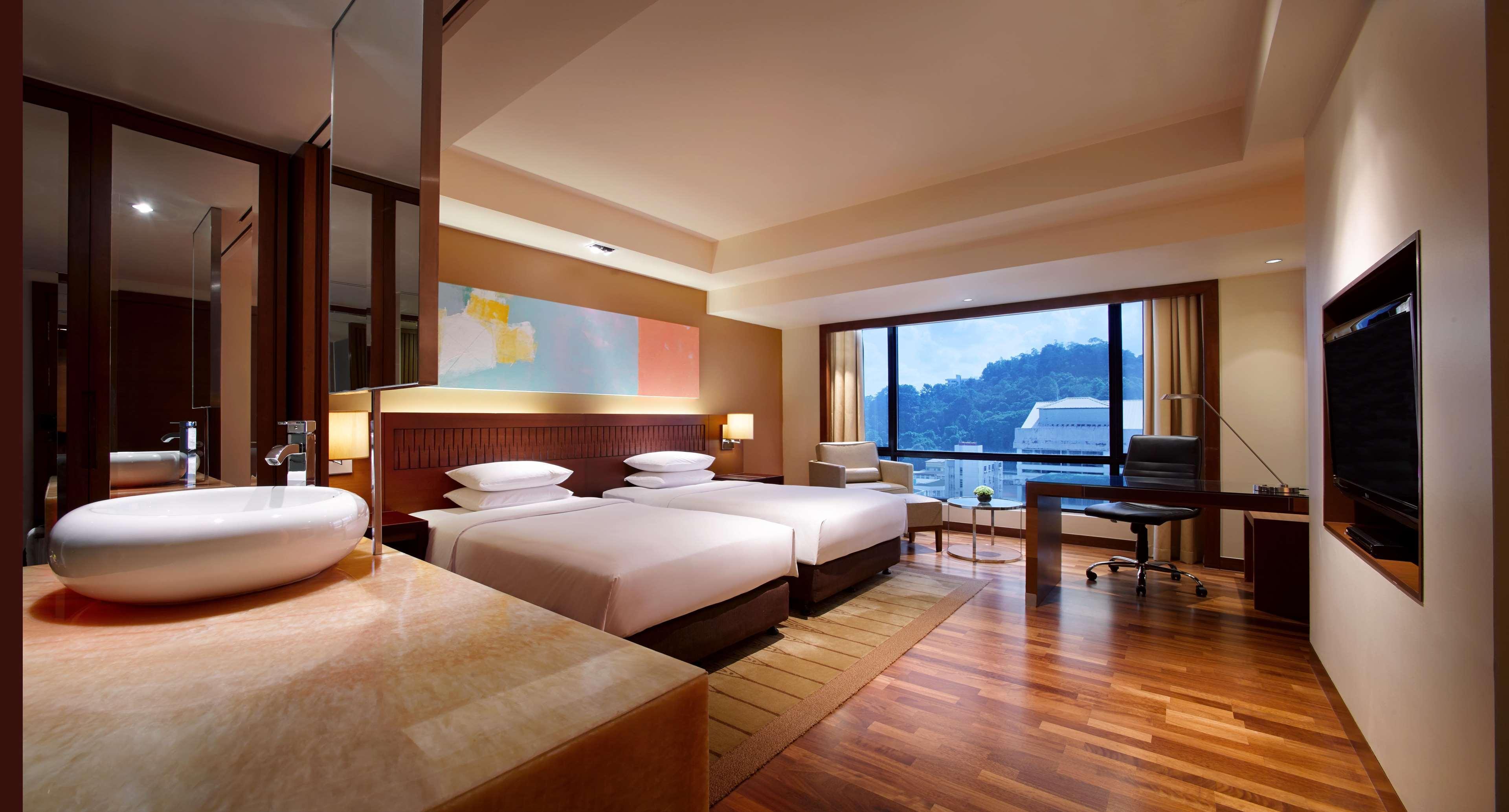 Hyatt Regency Kinabalu Hotel Кота Кинабалу Екстериор снимка Deluxe Room