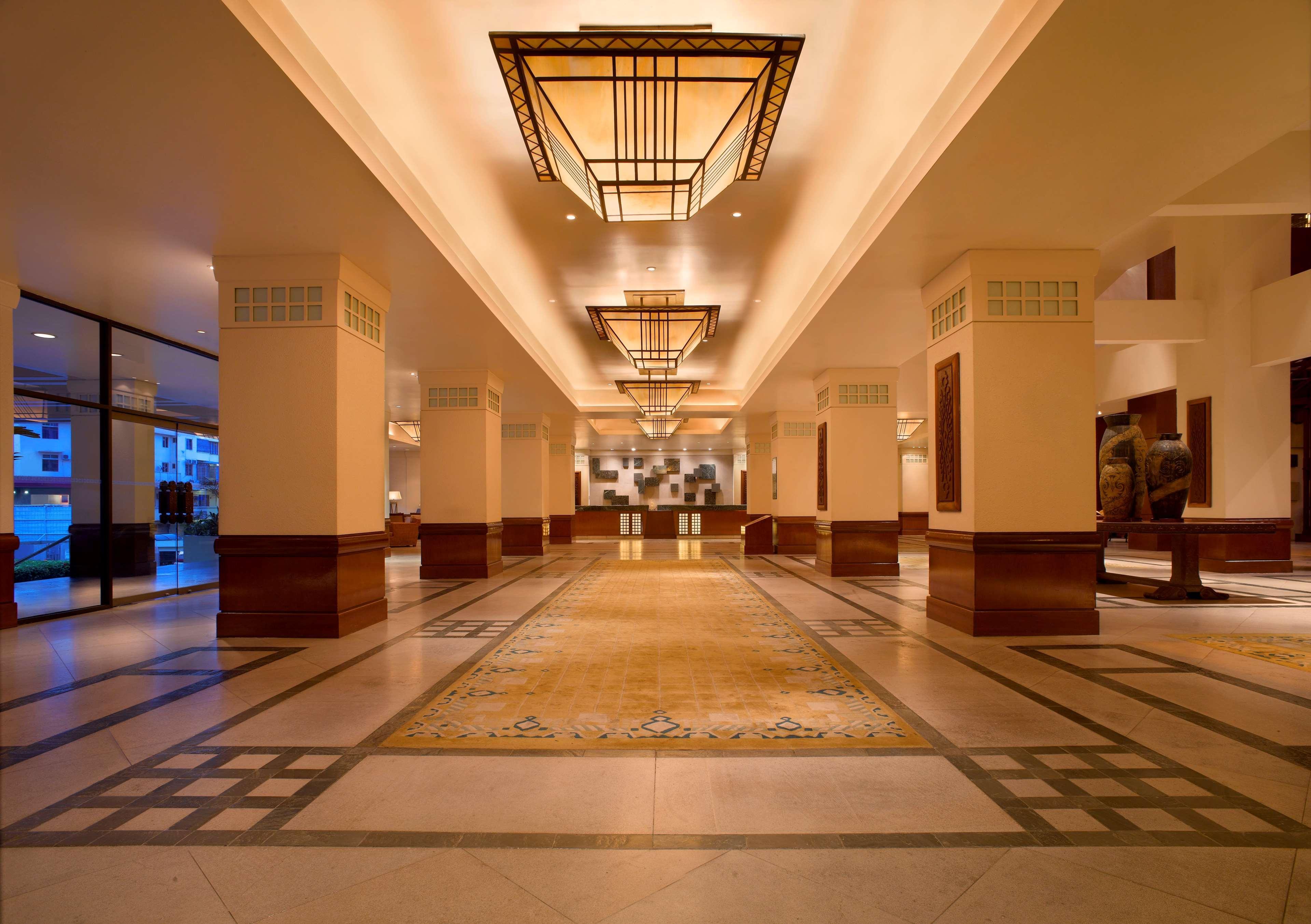 Hyatt Regency Kinabalu Hotel Кота Кинабалу Екстериор снимка The lobby of the hotel