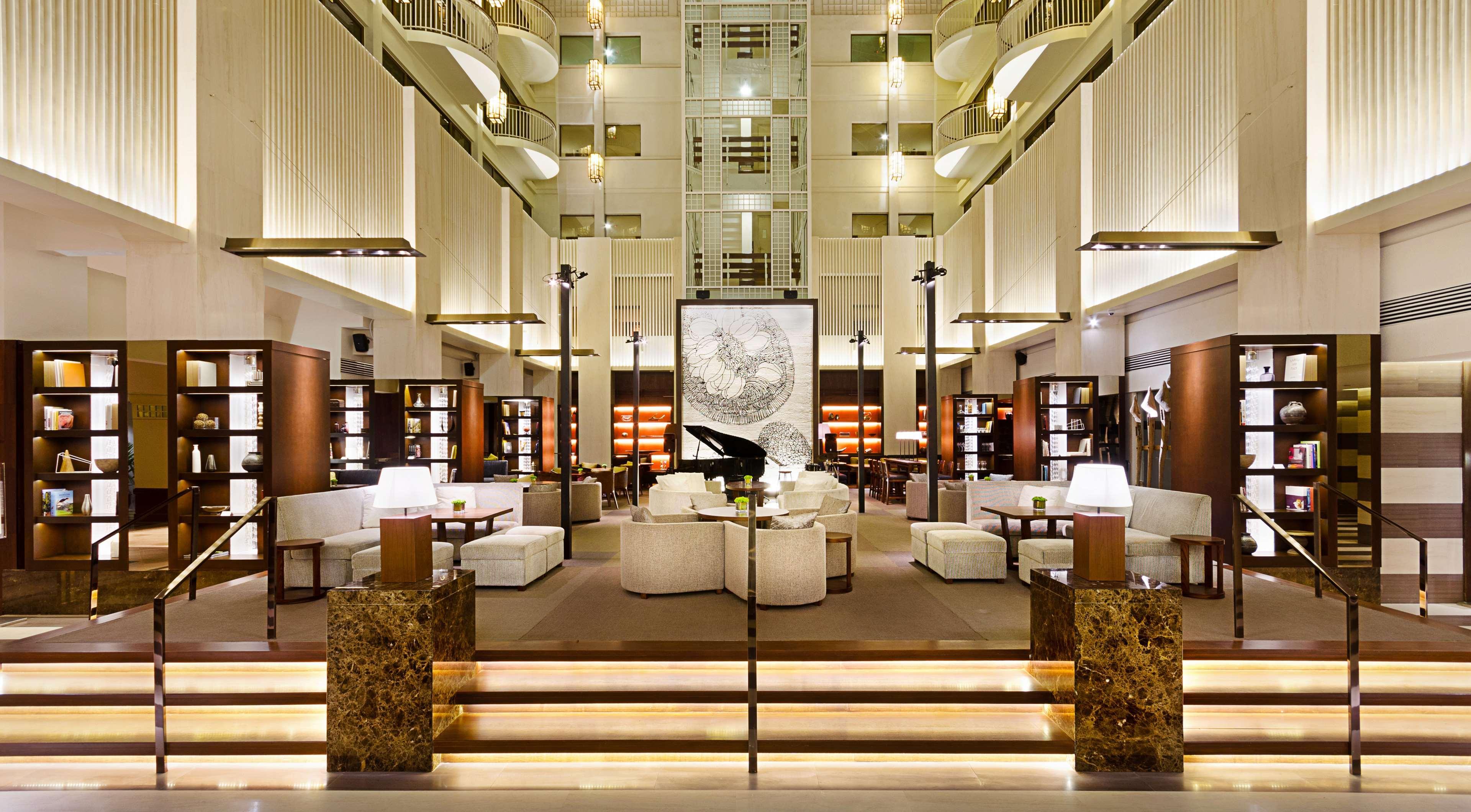 Hyatt Regency Kinabalu Hotel Кота Кинабалу Екстериор снимка The lobby of the hotel