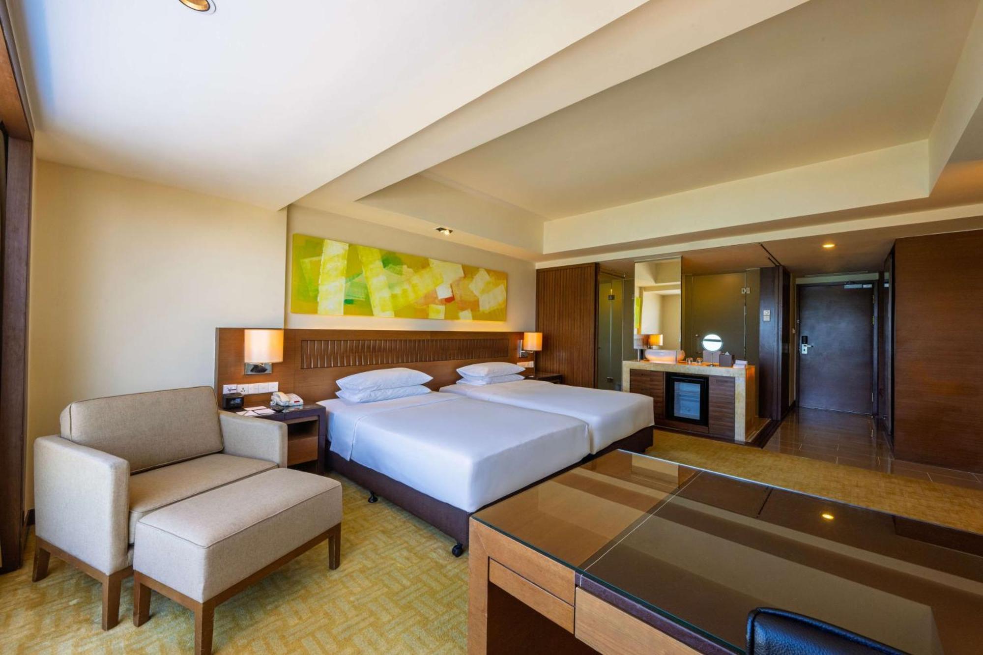 Hyatt Regency Kinabalu Hotel Кота Кинабалу Екстериор снимка