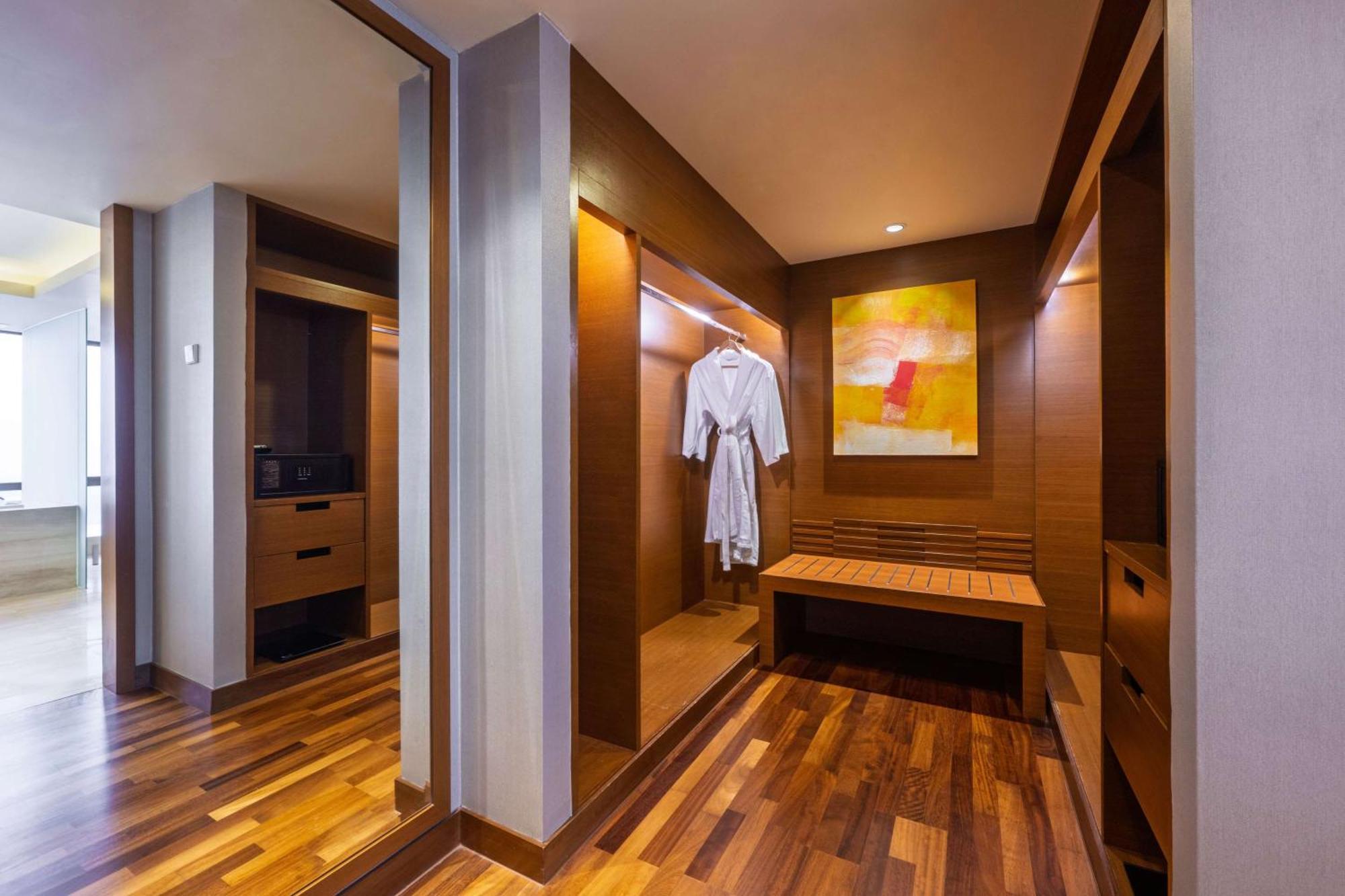 Hyatt Regency Kinabalu Hotel Кота Кинабалу Екстериор снимка